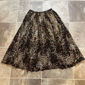 New Directions Leopard Print Maxi Skirt size Medium elastic waist